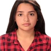 Profesora de inglés imparte clases a niños, jóvenes y adultos de todas las edades